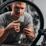 Jak złożyć tylne koło w rowerze